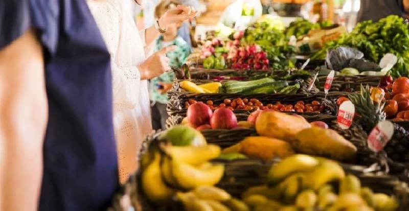 Como escolher os melhores alimentos nas feiras de rua